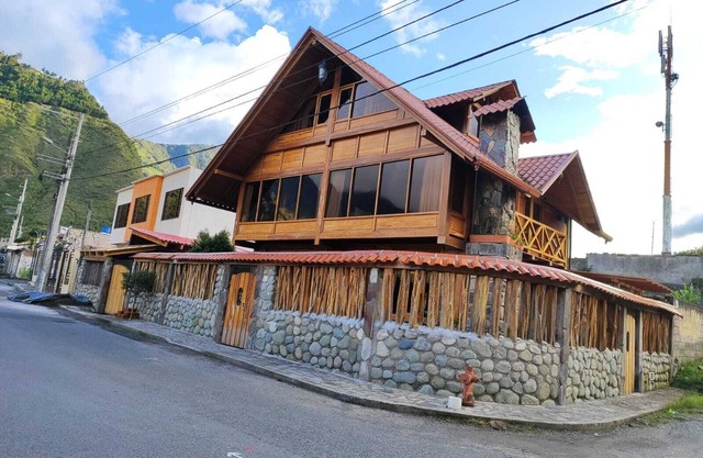 Caoba Lodge - Cabaña en Baños de Agua Santa