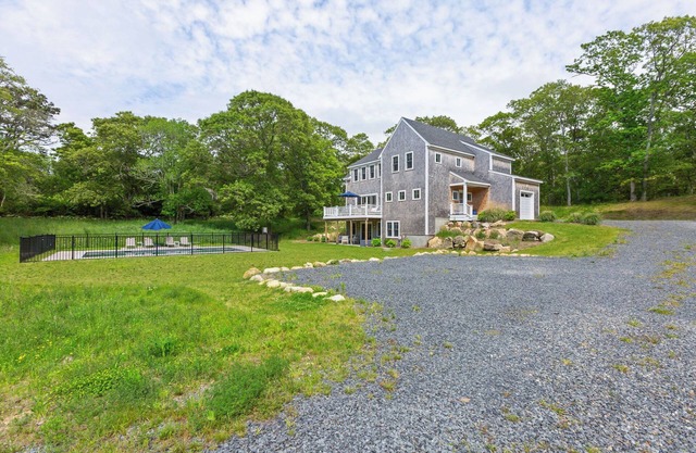 Cape Cod Luxe in Barnstable Village: Saltwater Pool, 2 Suites, Bunks & Family Fun!