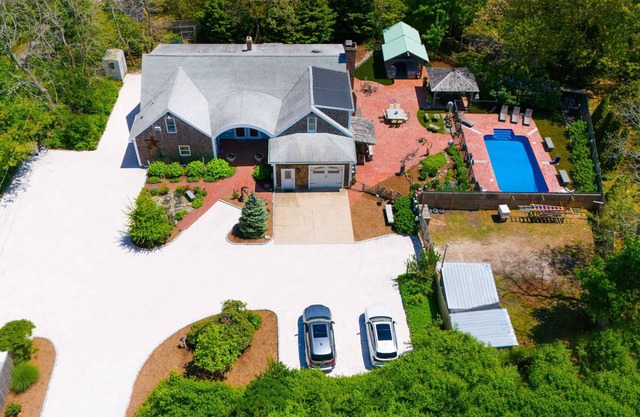 Cape Cod Oasis *Pool*Outdoor Kitchen*Bar* (2301)