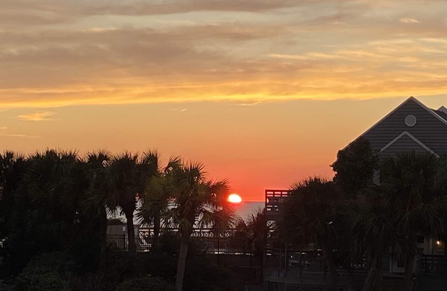 Cape Happy Hour on pond w/Gulf View: 115 steps to beach and beachfront pool