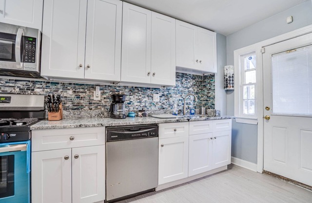 Capitol Hill and Downtown DC townhouse for long-term and short term stay