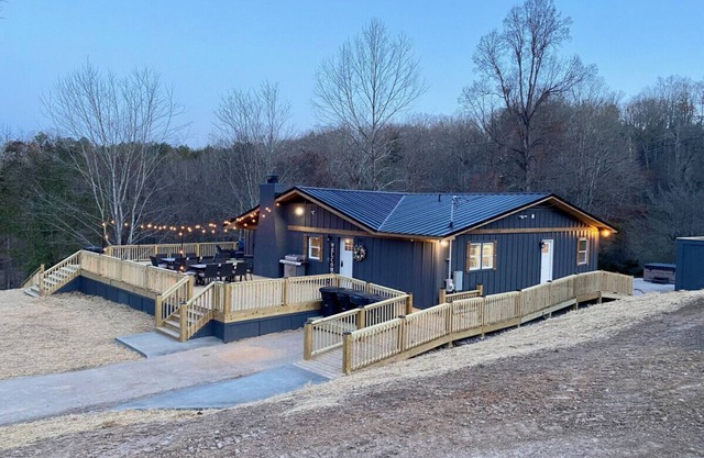 Captain Brown's Lake Escape on Norris Lake