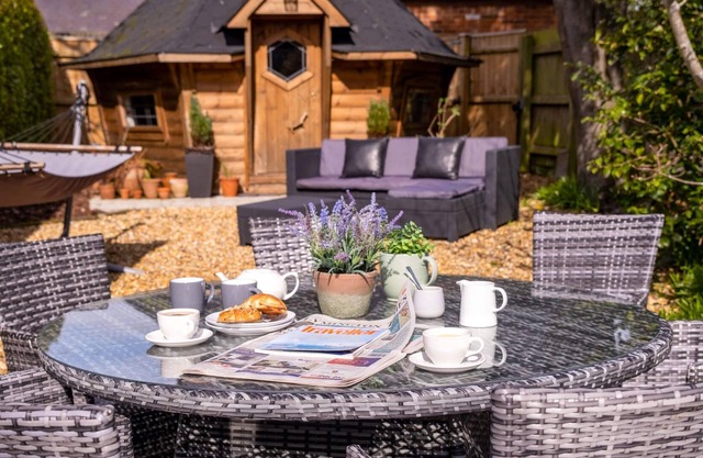 Captain's Keep - a cottage that sleeps 8 guests in 4 bedrooms