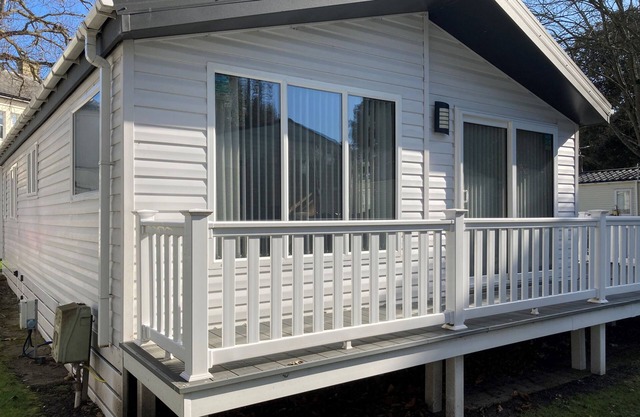 'Captain's Lodge' - a luxury lodge by the beach on Sandhills Holiday Park, Mudeford