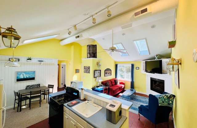 Captain Whittaker Suite 2 bedroom, 2 baths