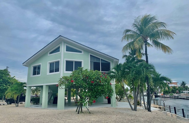 Captains Quarters is a charming canal front Keys house in delightful Islamorada