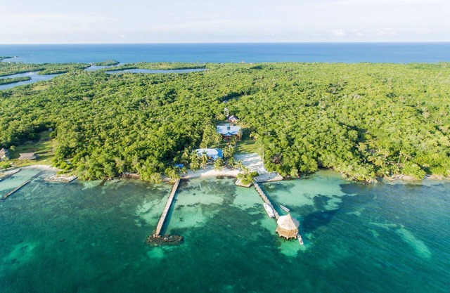 Car001 - Beach house with pool on Tintipan Island