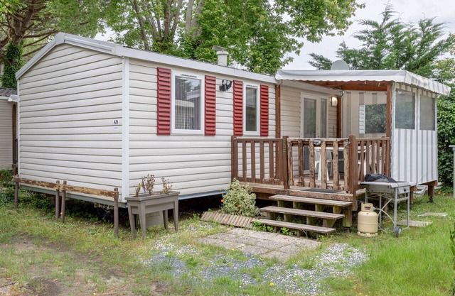 Caravan '6 Mobil-home 3 Chambres' with Shared Pool and Private Terrace