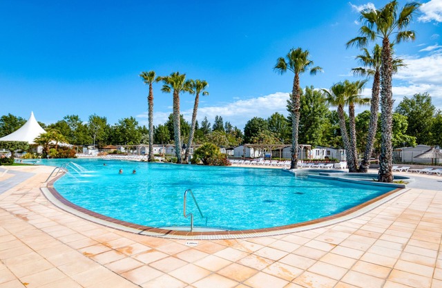 Caravan 'La Carabasse' with Private Terrace and Air Conditioning