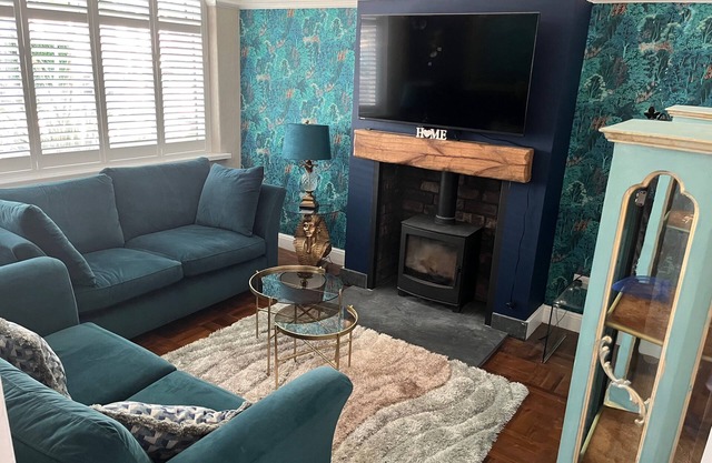 Cardiff - Sleeps 7 - Parking - Jacuzzi - Garden 🍾 Free bottle of Prosecco for August 25 Bookings 🍾