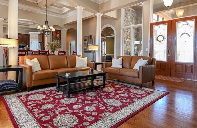 Cardinal Rose Lakehouse with Hot Tub