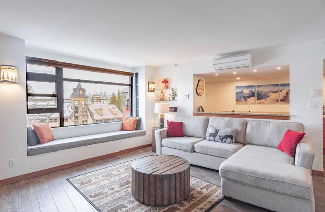 Carleton Lodge by Outpost Whistler