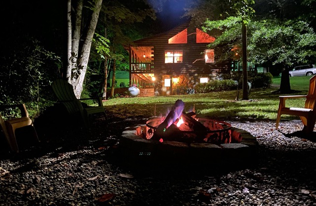 Carolina CREEKSIDE Cabin - Fire Pit & HOT TUB on the Creek - Easy Access