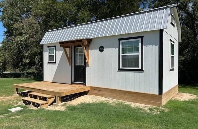 Carolyn - Fully Furnished 6 Person Cottage for short or mid-term stays