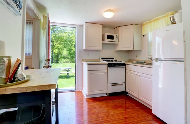 Carriage House Motel Cottages & Suites
