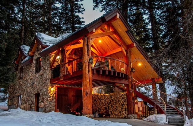 Carriage House on the Stream Hot Tub Walk to Sundance Mountain Cabins Utah