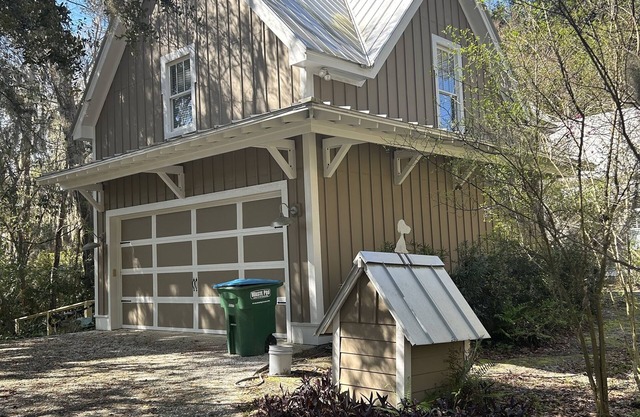 Carriage house on the Bluff