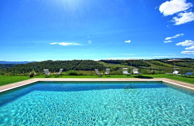 Carro, Montauto - Holiday apartment with pool close to San Gimignano