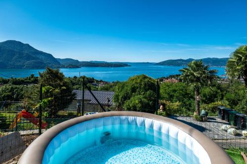 Casa 24 - Trilocale con Vista Lago, Giardino e Idromassaggio Gonfiabile