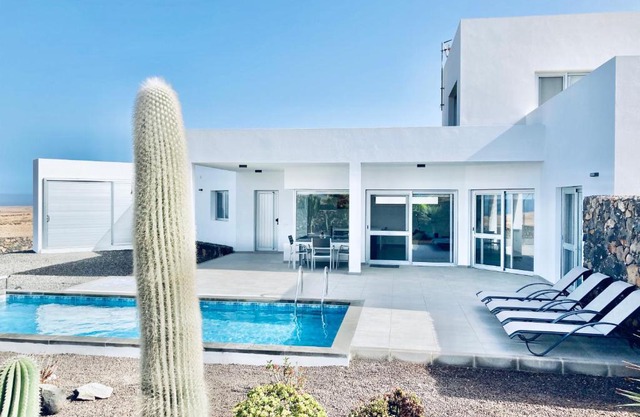 Casa Achaman - Contemporary style villa with outstanding views