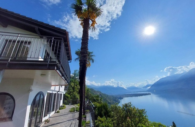 Casa ai Monti: Spacious Detached Holiday Home with Exceptional Mountain and Lake