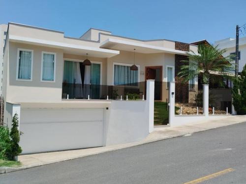 Casa alto padrão próximo praia