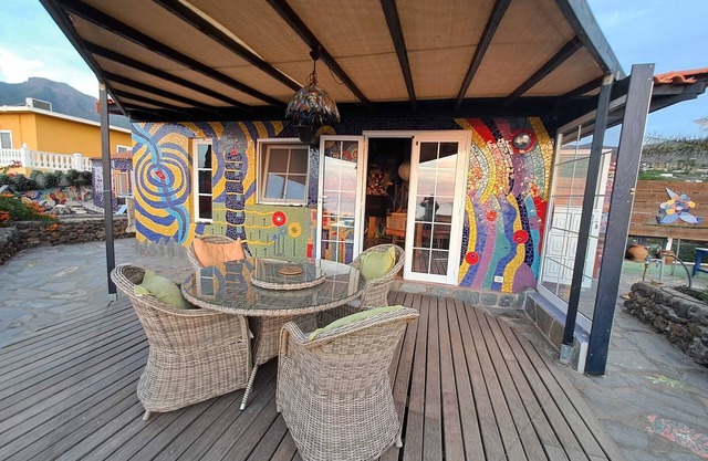 Casa Artística con Jardín y Impresionantes Puestas de sol