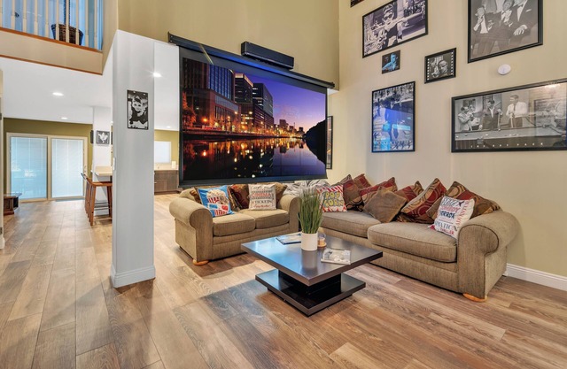 Casa Blackhawk family friendly huge open floor plan for your beach town getawayn