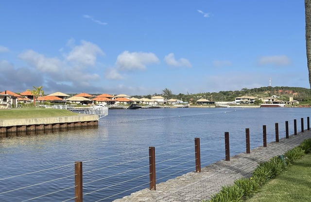 Casa em Búzios, de Frente Para o Canal da Marina. Em um Condomínio Aconchegante!