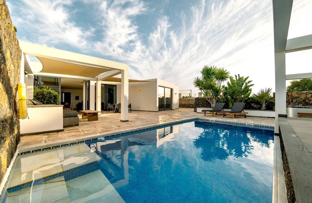 Casa Chani with heated pool in El Roque