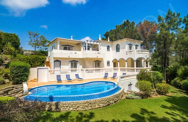 Casa Clajon | professionally cleaned | 4-bedroom villa | private pool | on golf course