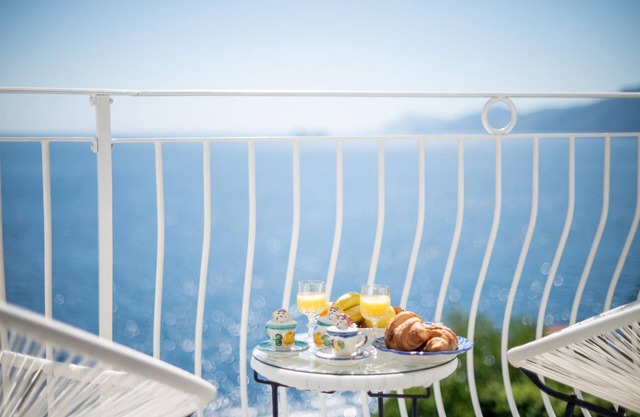 Casa Clara - Modern House With Breathtaking Views of Capri and Positano