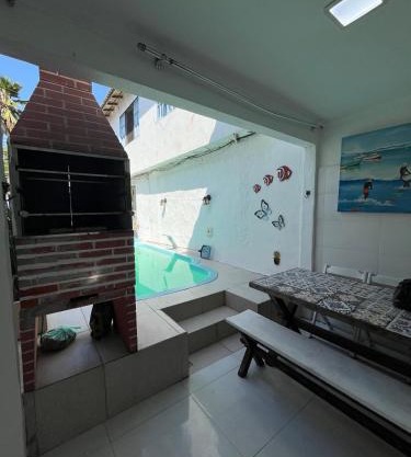 Casa com piscina a 70 metros do mar