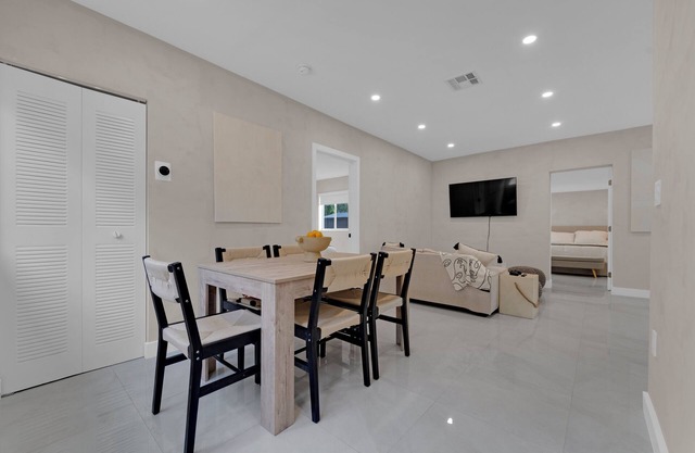 Casa Copal: Modern and Stylish Retreat minutes away from Hollywood Beach