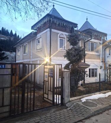 CASA CU LAVANDĂ