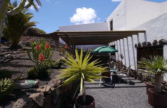 CASA CUEVA, country house in unique nature.