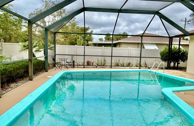 Casa Dè Flamingo 3 Bdrm, 2 Bath Pool Home 15 mins to Downtown Fort Myers