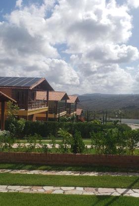 Casa de Campo Novo gravatá em condomínio, lazer completo com piscina compartilhada, churraqueira e forno a lenha privado e uma vista espetacular e com aquele friozinho