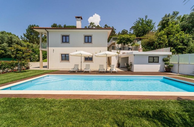 Casa de Eiró by House and People