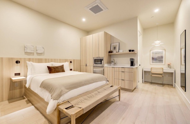 Casa De La Vina Unit 5 - Boutique Suites