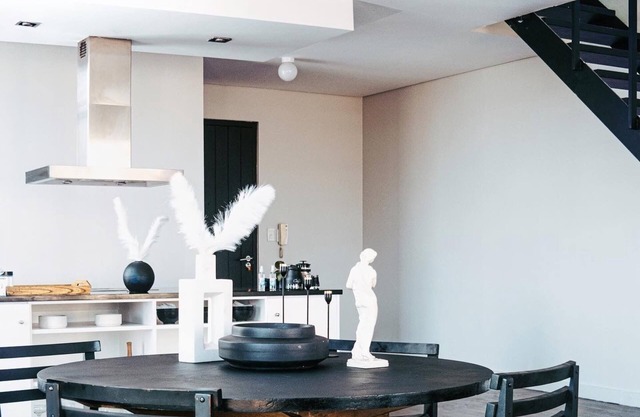 Casa De Lior- Modern & Sunny Apartment with balcony.