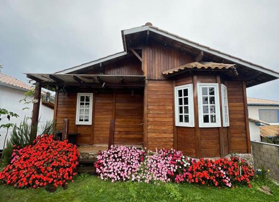 Casa de madeira em Lavras Novas