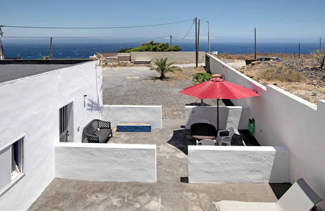 'Casa Del Pescador' with Private Terrace, Private Garden and Wi-Fi