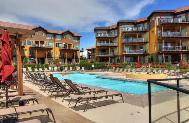 Casa del Mar! Pool, Tub & Refreshing Lakefront Resort