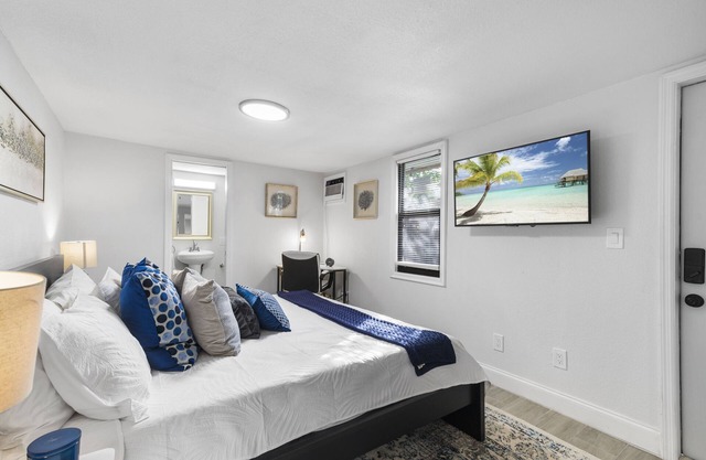 Casa del Sol - Mins to PB Int + Beaches