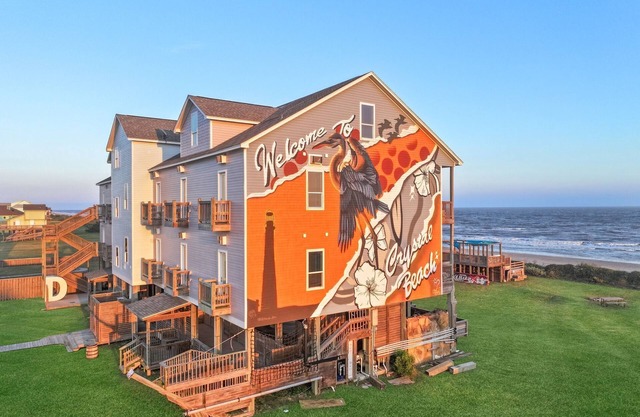 Casa Dora - Pool, Games, & Beachfront Fun!