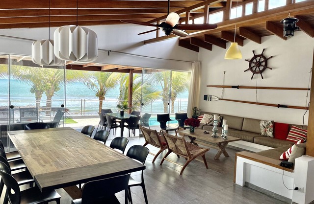 Casa El Almirante – Beachfront Villa with Pool & Staff in Zorritos