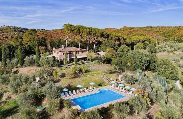 Casa Erbetta F: A characteristic and welcoming apartment that is part of an ancient country house surrounded by the greenery, with Free WI-FI.