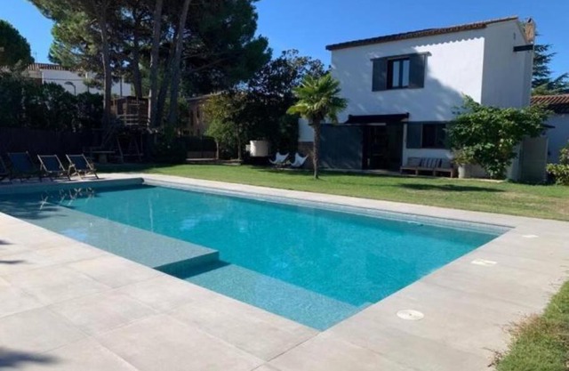 Casa exclusiva, jardín y piscina privada