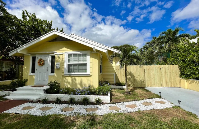 Casa Gialla: Entire House in West Palm Beach, minutes to Downtown & Palm Beach!